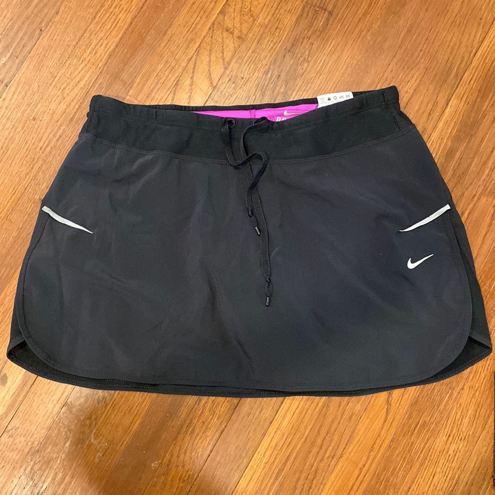 small nike dri fit golf skort